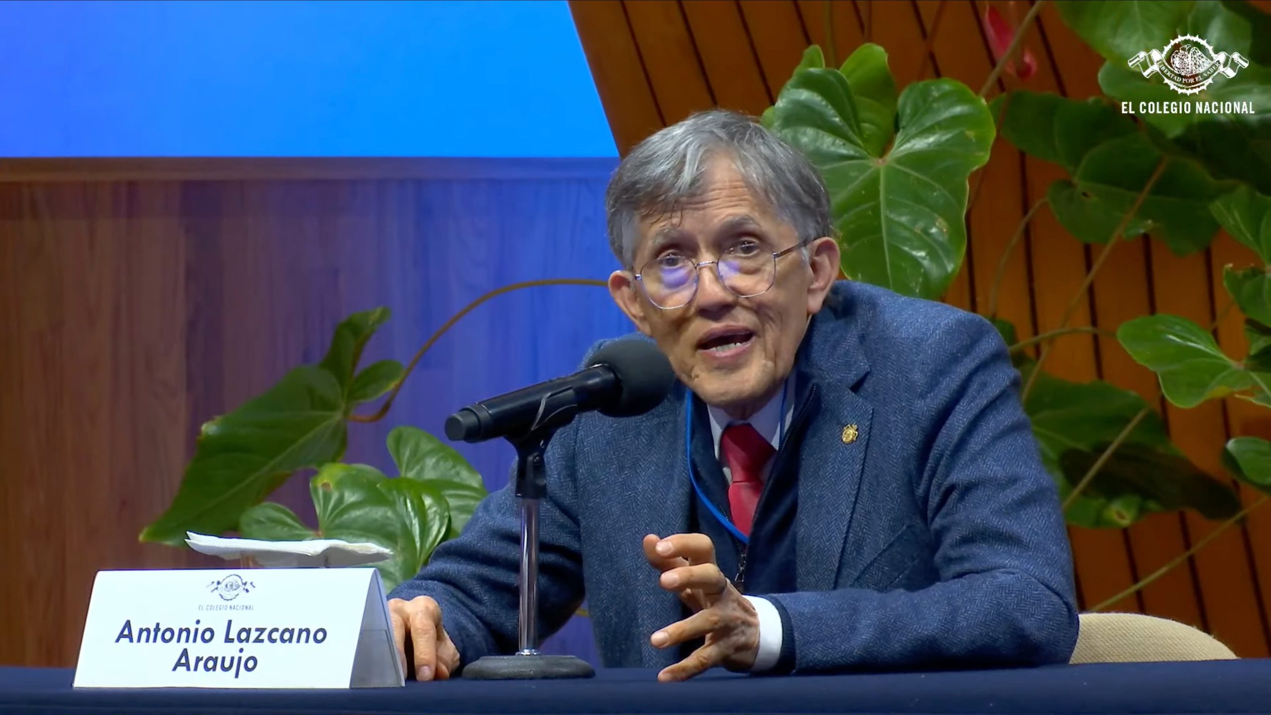 No podemos concebir el mundo contemporáneo sin las aportaciones de Darwin: Antonio Lazcano.