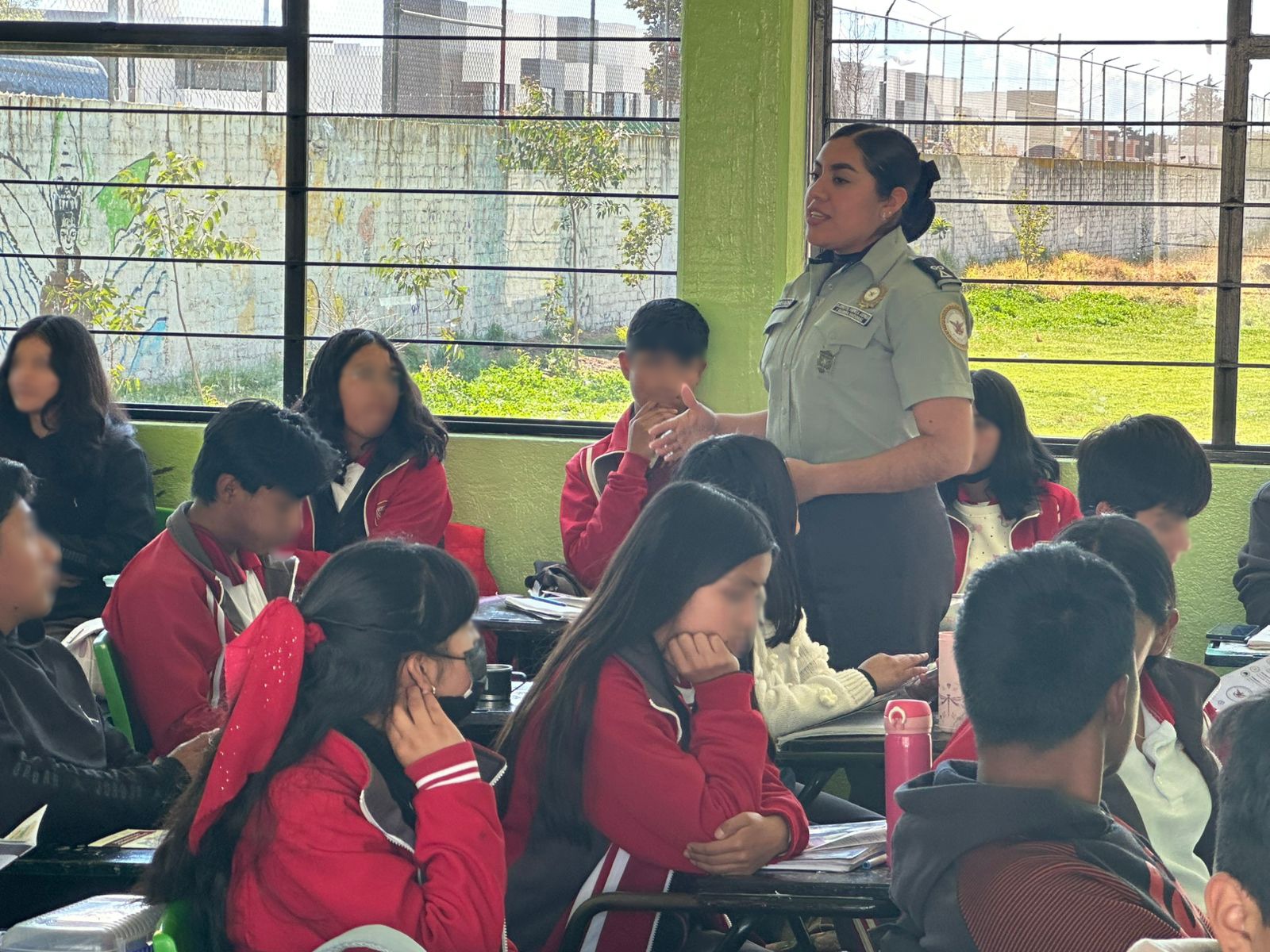 Durante las pláticas, también se brindaron las herramientas necesarias a los profesores, para identificar las conductas que puedan derivar en acoso escolar.