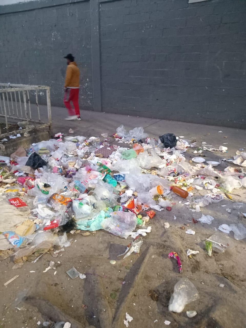 Remite SSC a Juzgado Cívico a 15 personas por tirar basura en calles de Iztacalco