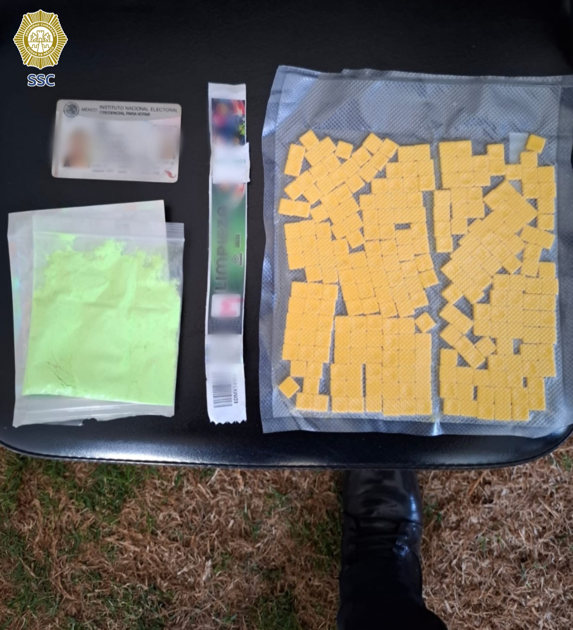 En festival de música, EDC detienen a mujer con 250 dosis de droga en un punto de revisión del estadio GNP 