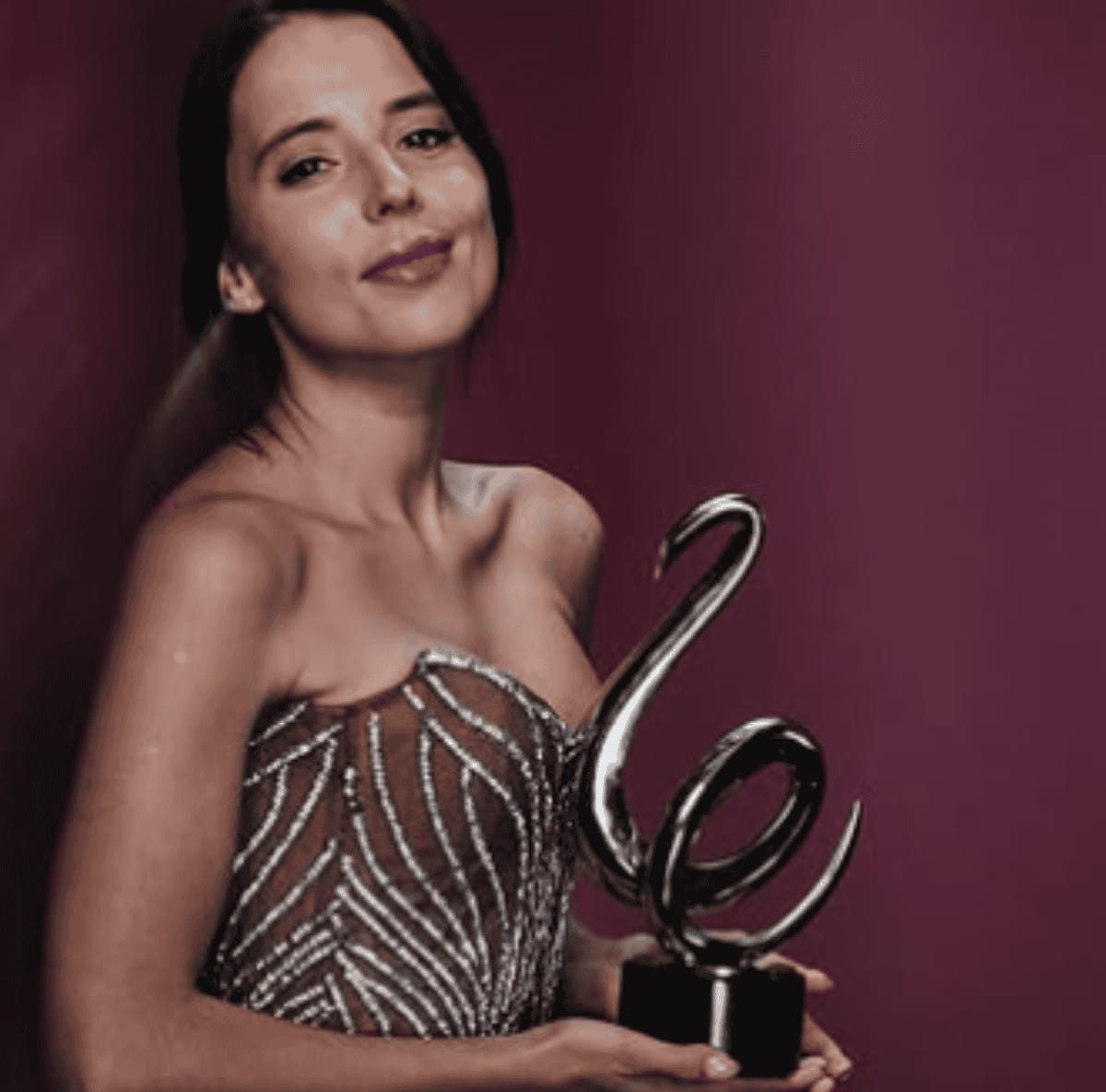 Majo Aguilar sube como la espuma trás recibir su primer galardón en la edición 37 de premios Los Nuestro.