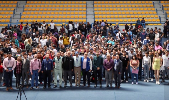 Invitan a estudiantes universitarios a presentar proyectos para mejorar el transporte público.