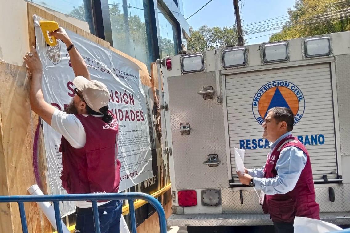 Alcaldía Benito Juárez busca solución al reclamo de vecinos que se niegan a que se ponga una funeraria en Letrán Valle 