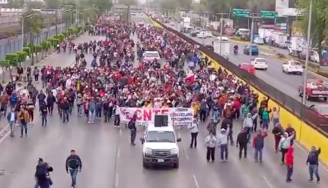Manifestación de la CNTE sobre Circuito Interior. Imagen C5 de la SSC.