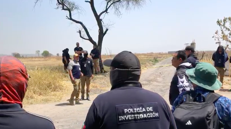 Reporteros, así como madres y padres buscadores ingresaron al rancho Izaguirre, en Teuchitlán.