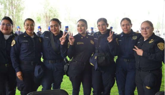 Destaca jefa de Gobierno Clara Brugada la presencia de las mujeres policías en la SSC al entregar reconocimientos a uniformadas.