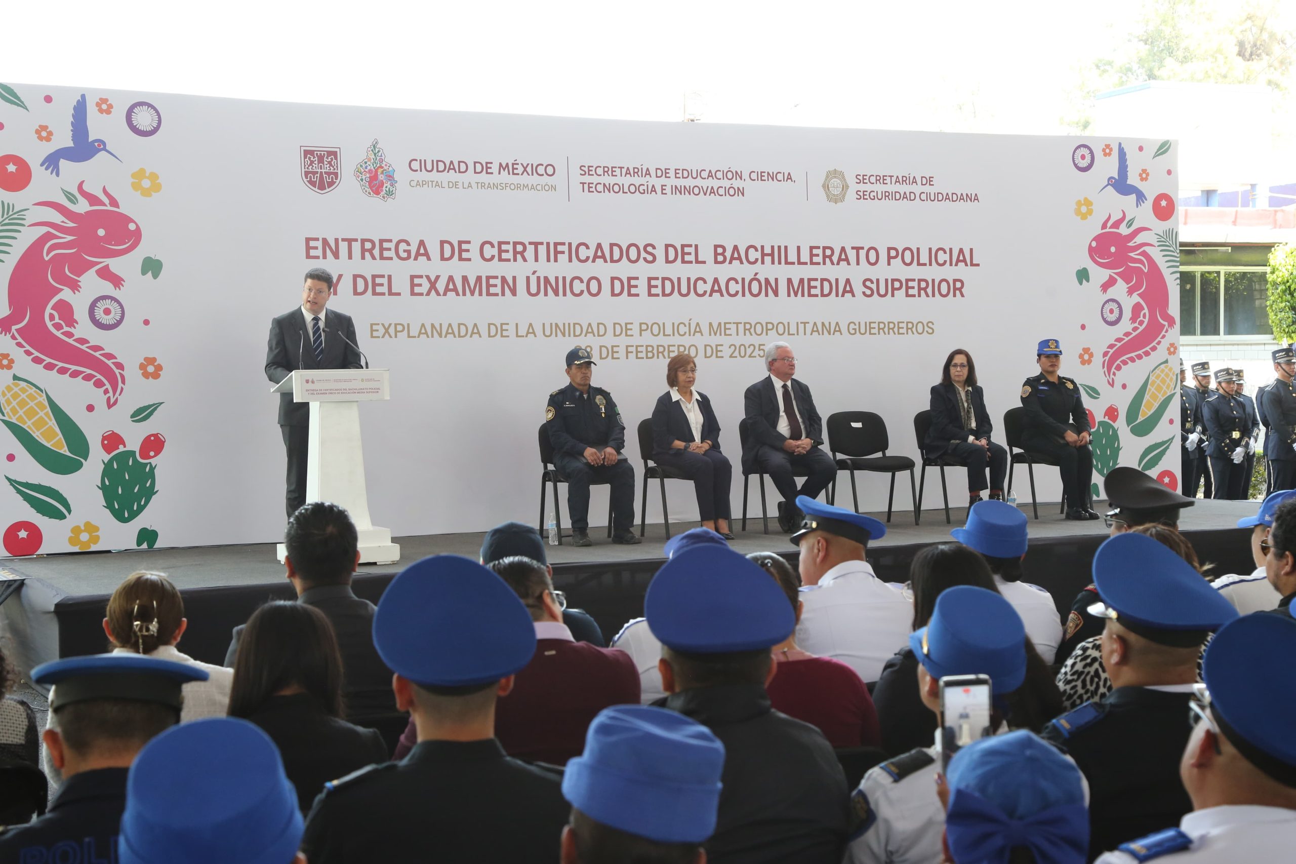 Durante la ceremonia, el secretario de Seguridad Ciudadana, licenciado Pablo Vázquez Camacho, destacó la importancia de la educación.