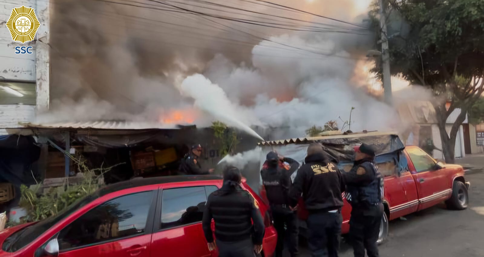 La coordinación de bomberos y la pronta reacción de los policías bancarios, permitió sofocar rápido el incendio.