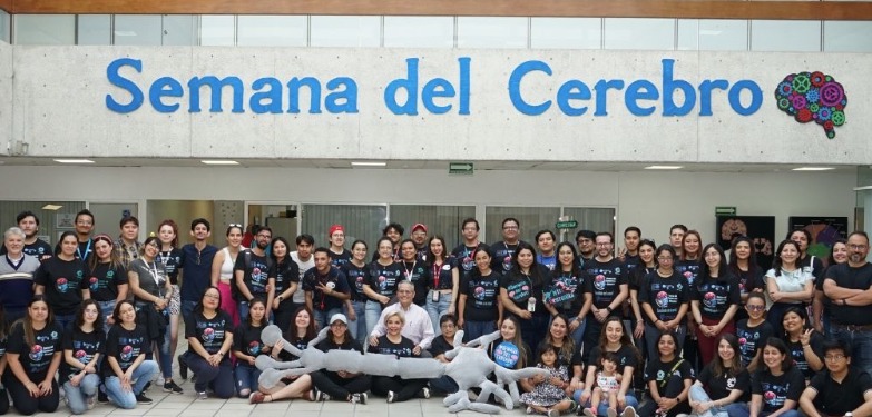 Es un evento mundial que se realiza desde 1996 con el objetivo de difundir la investigación desarrollada, la importancia de las neurociencias y el funcionamiento cerebral.