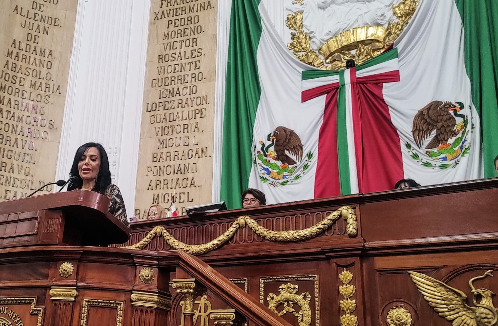 Diana Sánchez Barrios durante la sesión solemne con motivo de los 700 años de la Fundación de México-Tenochtitlán”.
