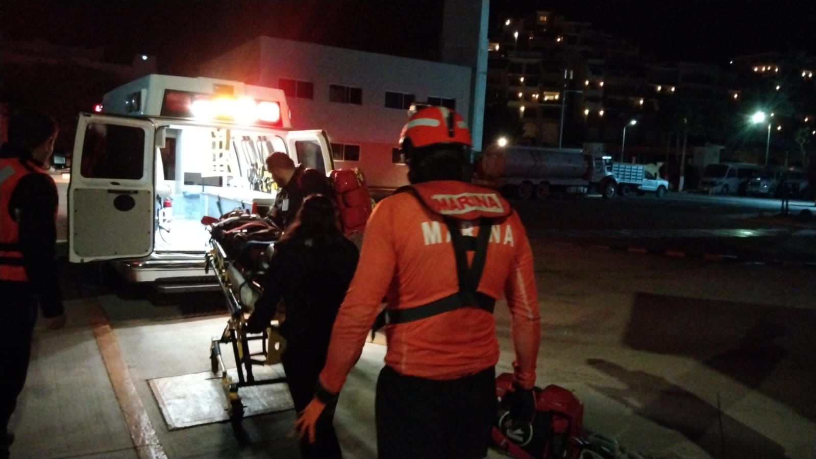 Personal Naval realiza evacuación médica vía marítima, de una persona en Baja California Sur.