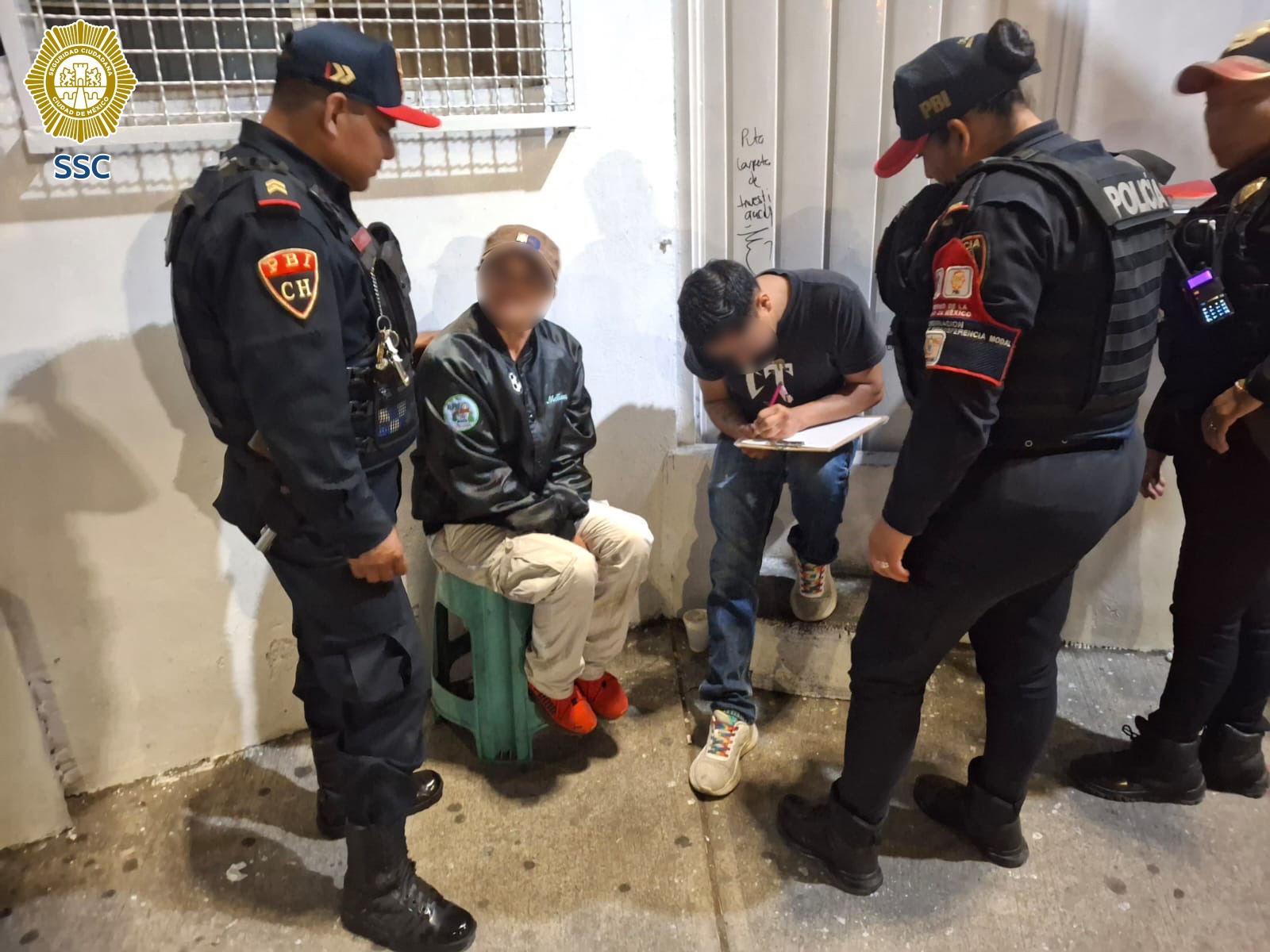 Personal de la SSC persuadió a una ciudadana para evitar que atentara contra su vida, en el CETRAM Indios Verdes.