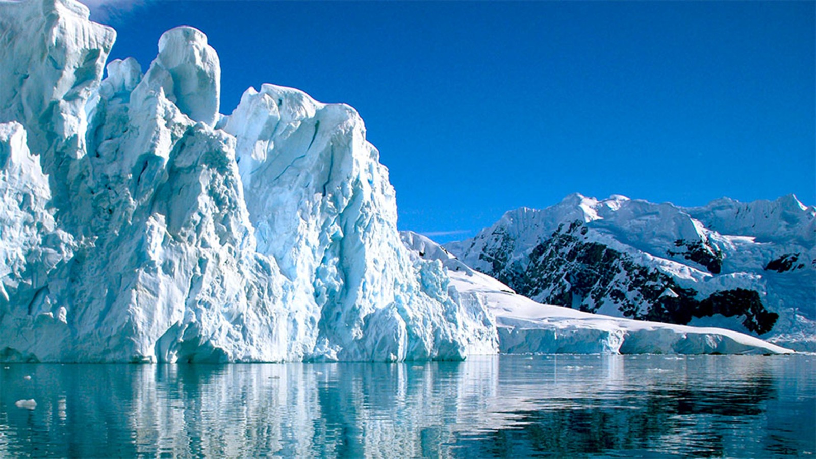 En 2024 se estimó una merma de 450 gigatoneladas de hielo; cerca del 70 por ciento del agua dulce del mundo está en esas masas que abastecen ríos y lagos.
