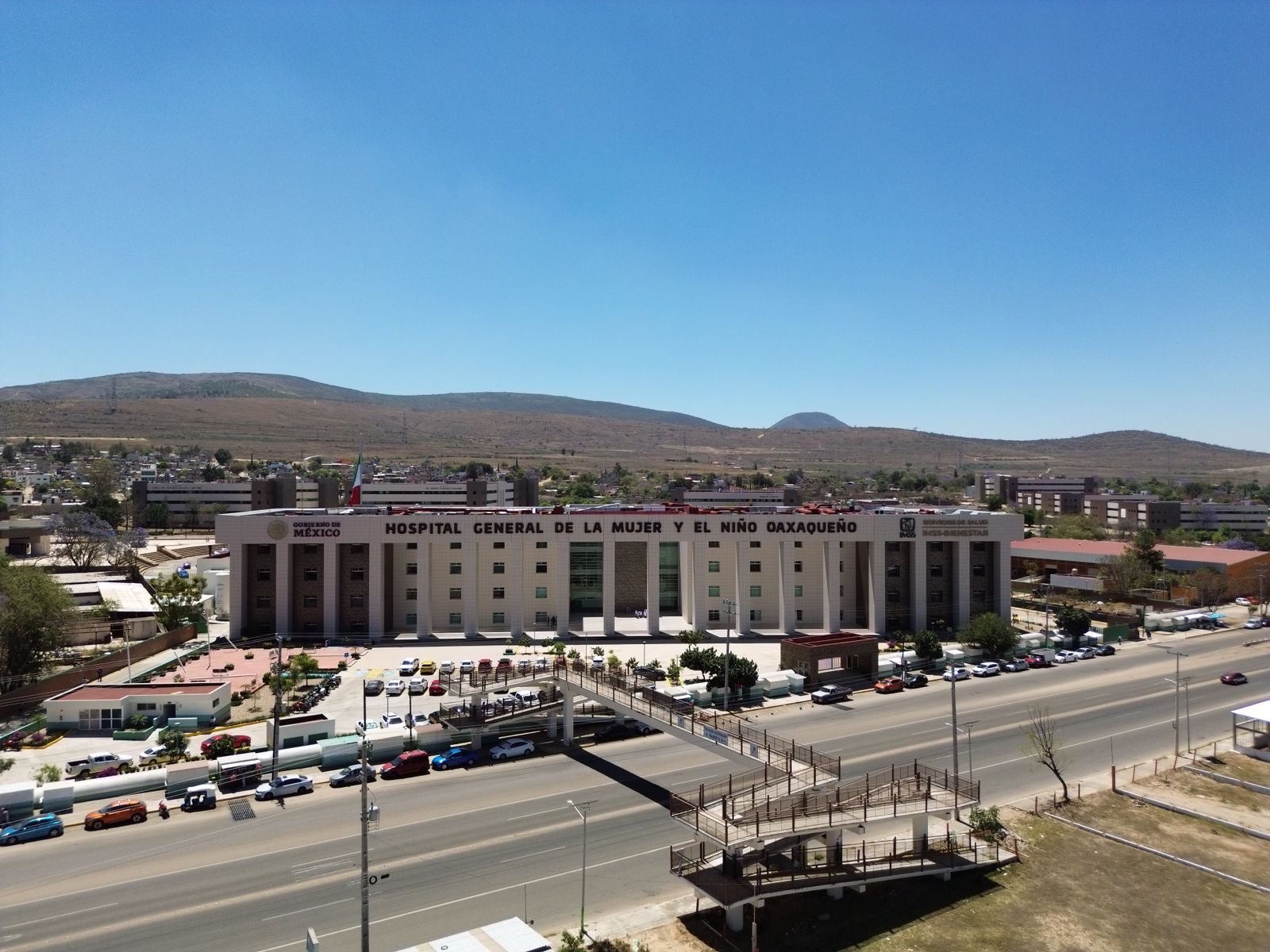 En Oaxaca, IMSS Bienestar inaugura el Hospital de la Mujer y la Niñez Oaxaqueña y el Centro de Salud de Servicios Ampliados (CESSA) de Ixtlán de Juárez.