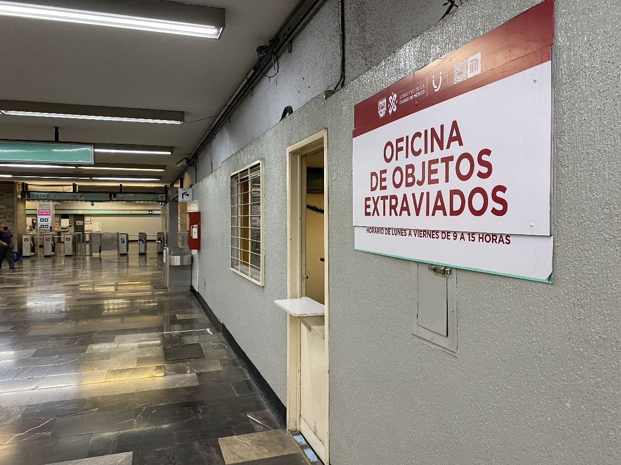 En la Oficina de Objetos Extraviados del Sistema de Transporte Colectivo (SCT) Metro se recolecta desde ropa y calzado en buen estado, mochilas, juguetes, hasta aparatos ortopédicos, y más.