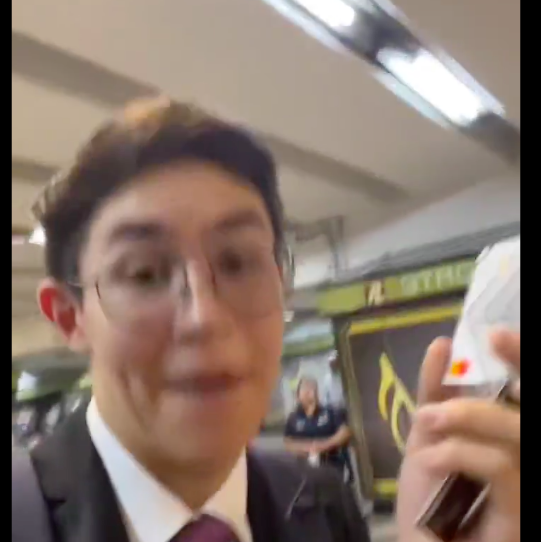Estudiante de Contaduría acusa que la tarjeta de “Beca para Transporte y más”, no funciona.