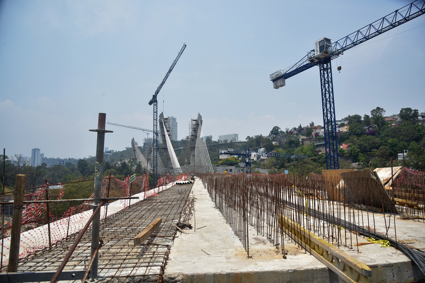 Es una imagen del Puente atirantado del Tren Toluca . CDMX