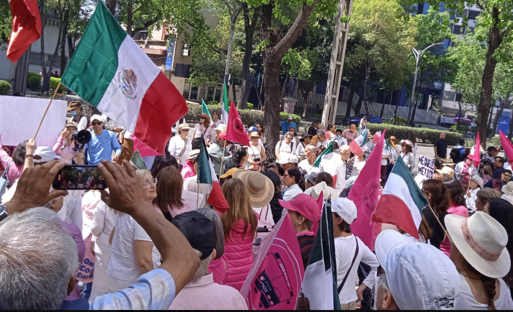 Manifestación contra ley de telecomunicaciones en el Senado de la República