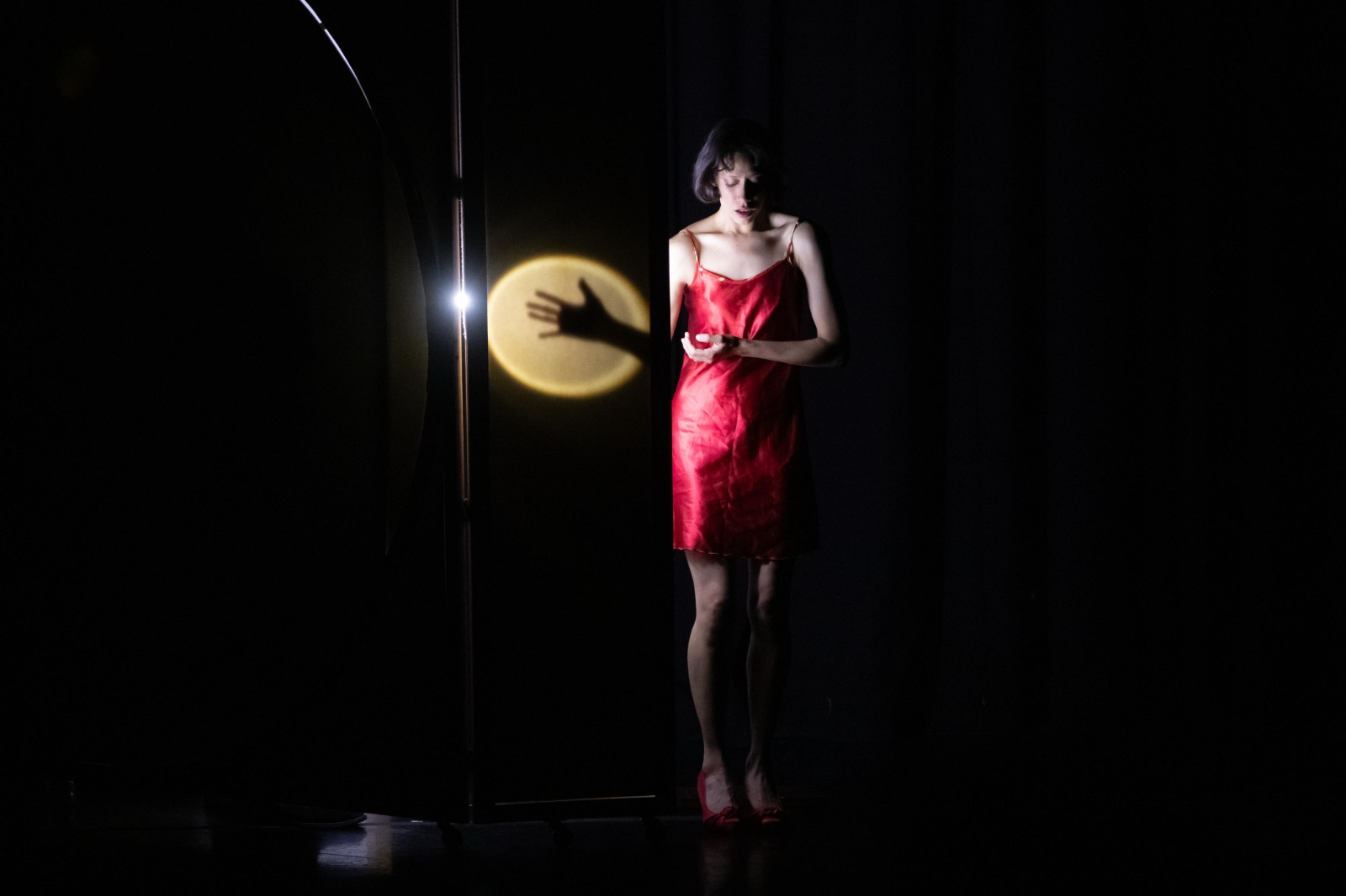 Luciérnagas para la oscuridad… ensayos sobre la noche Vol. 2, pieza coreográfica que se presenta hasta el 6 de abril en el Pabellón Escénico.