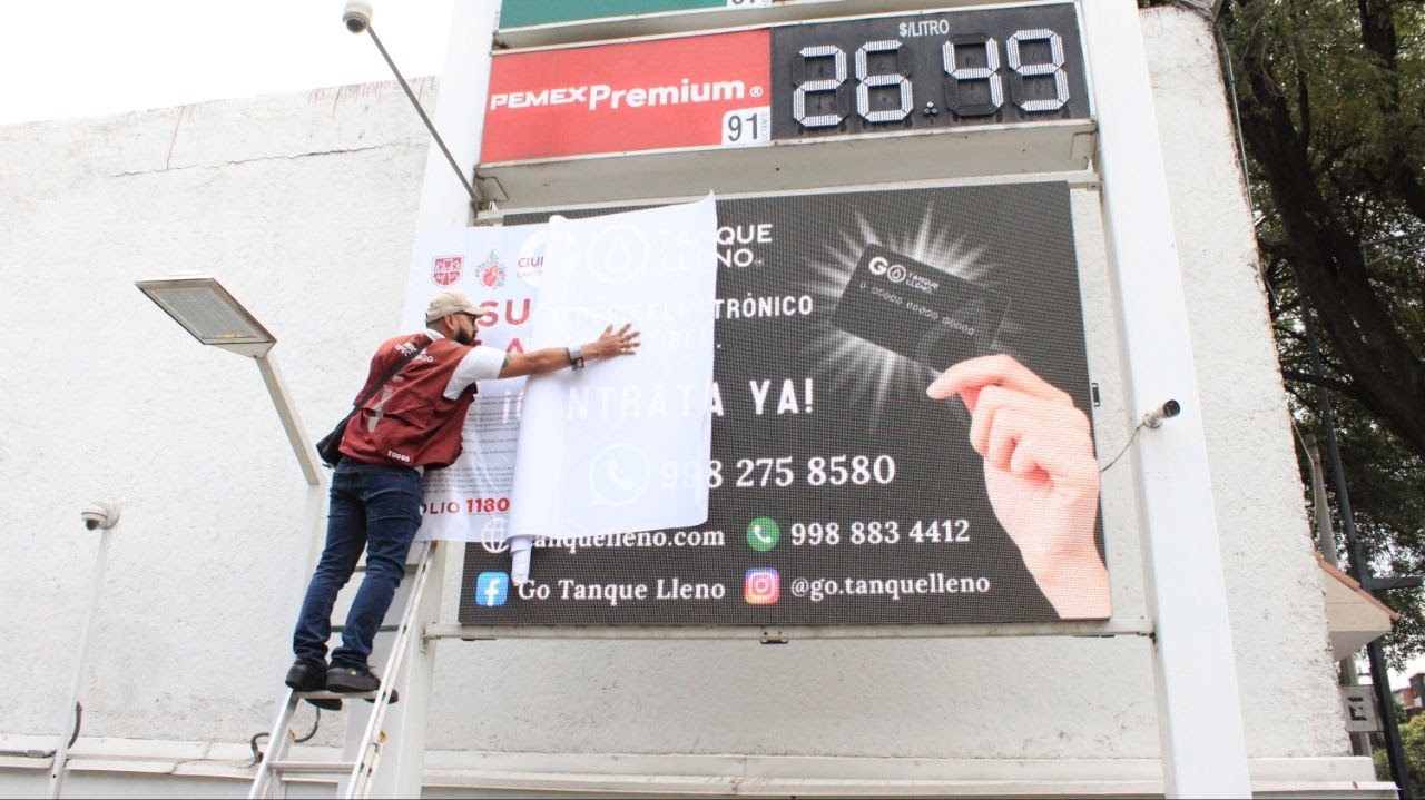 Camina sin distracciones clausuran publicidad exterior