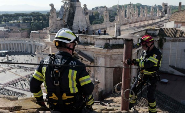 foto: Vatican media / Chimenea en Capilla Sixtina
