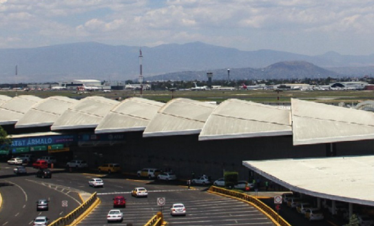 NBo suspendió operación el AICM ante presencia de maestros del AICM