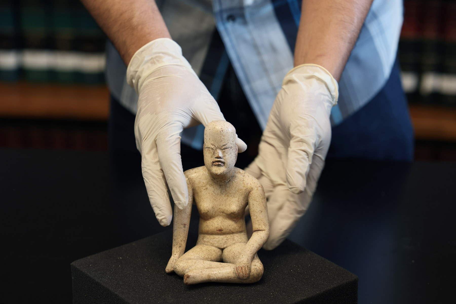 Escultura olmecoide tipo baby face, recuperada gracias a las gestiones del INAH con la SC, SRE y autoridades consulares en Estados Unidos. Foto Gerardo Peña, INAH (1)
