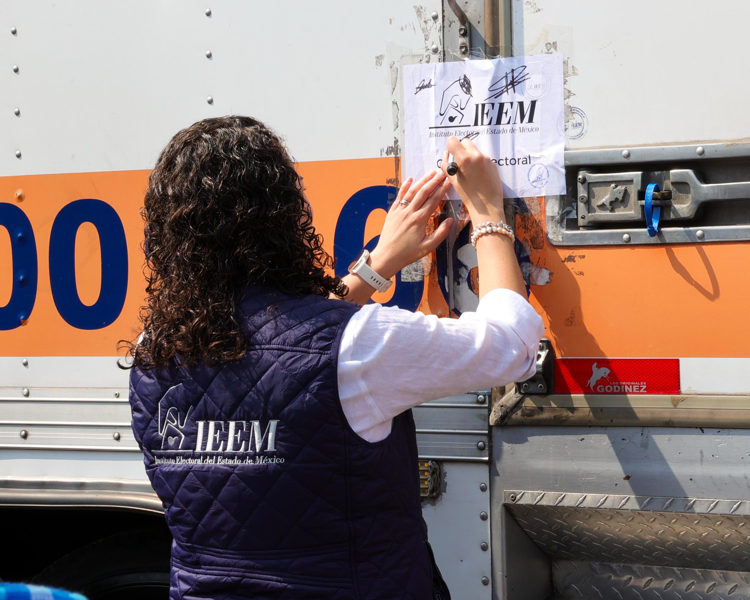 IEEM distribuye material electoral