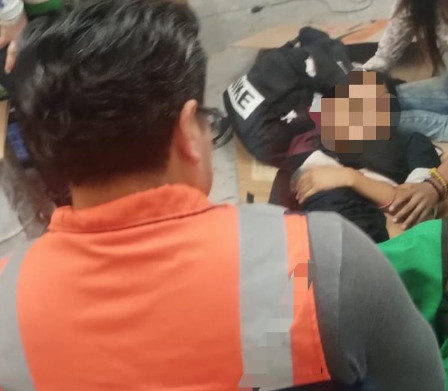 Metro apoya a mujer en parto