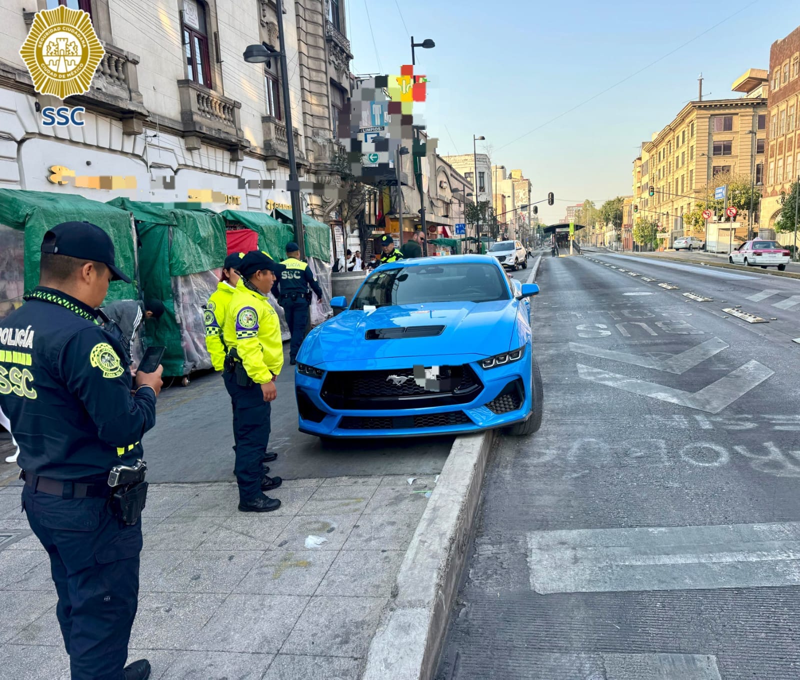 Invade carril del Metrobus