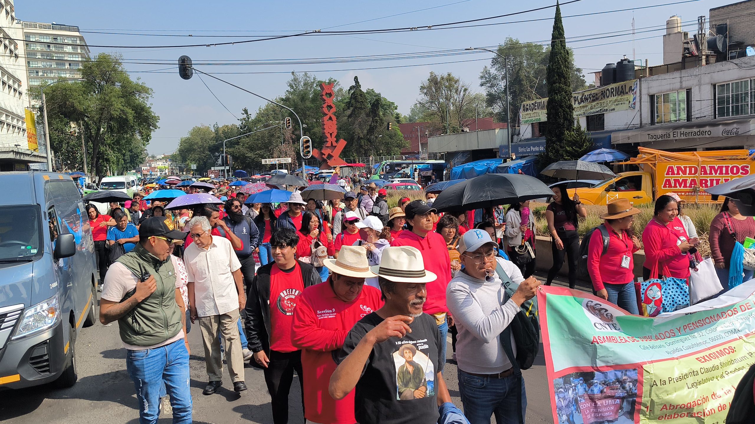 Maestros de la CNTE en la México-Tacuba