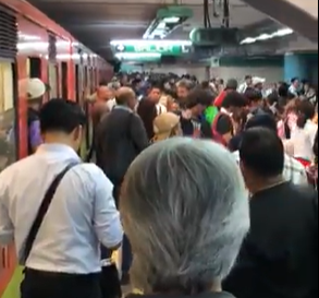 Metro Línea 8 desalojados