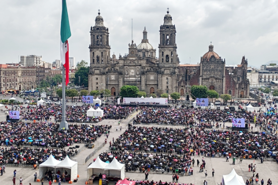 Entrega Gobierno de la CDMX apoyos del programa Beca a Universitarios para Transporte