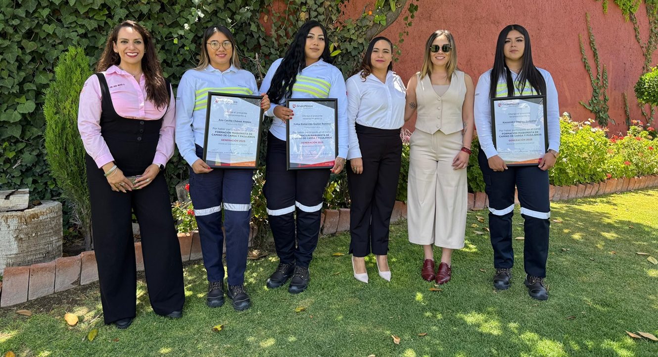 Se gradúan como maquinistas tres mujeres en Aguascalientes