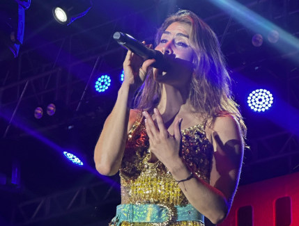 Asistentes a Cuitzeo, Michoacan disfrutaron del concierto de María León