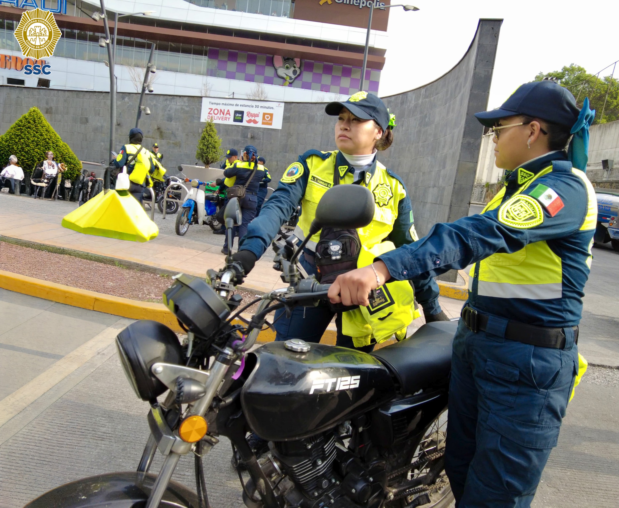 Acude SSC a limpiar vialidades en colonia Cuautepec