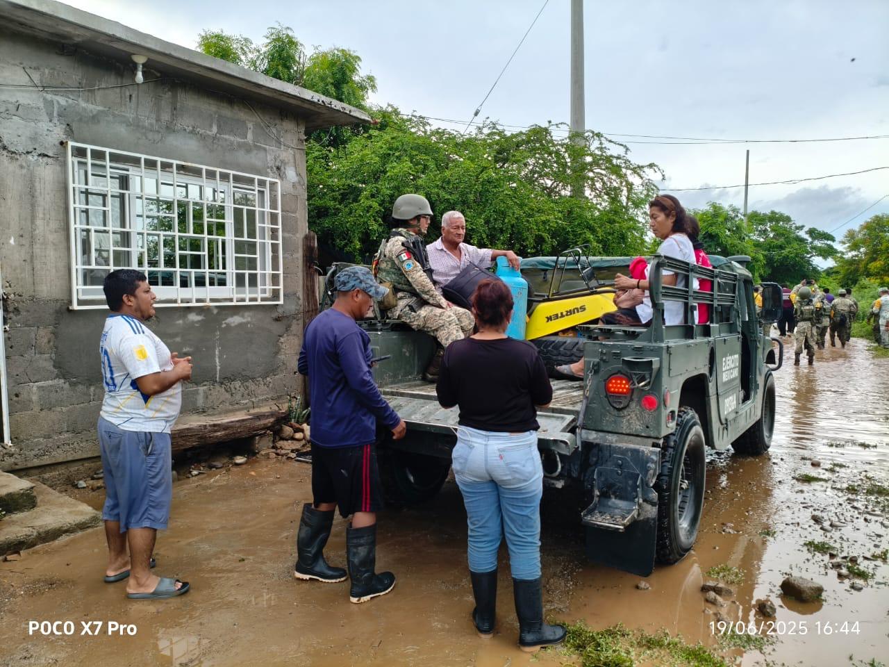 Protección Civil da reporte de daños por huracán Erick en Oaxaca y Guerrero