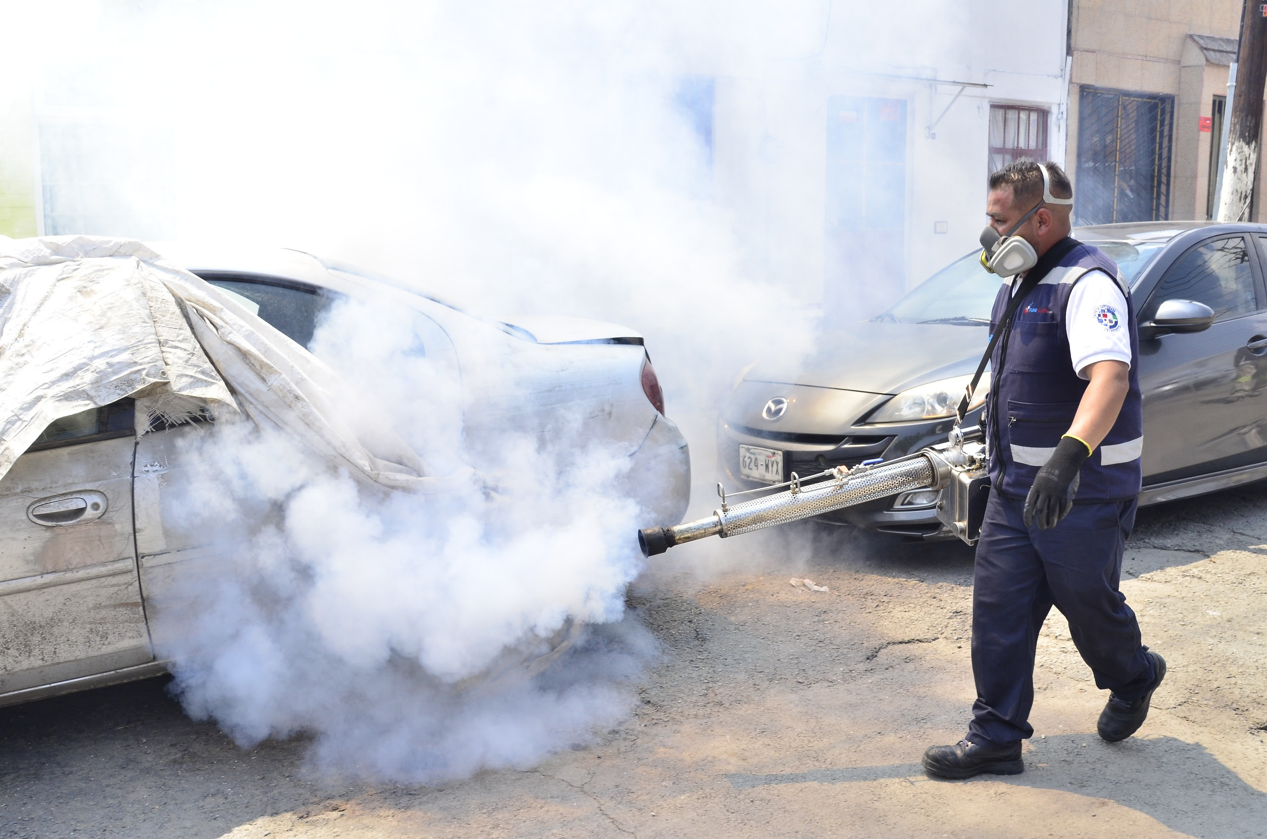 Sanitizan viviendas afectadas por lluvias en Iztapalapa