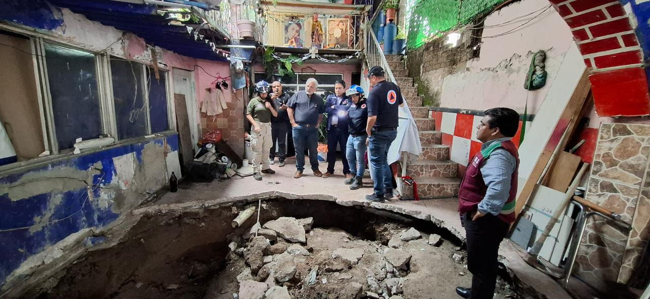 Se forma socavón en multifamiliar de la Miguel Hidalgo