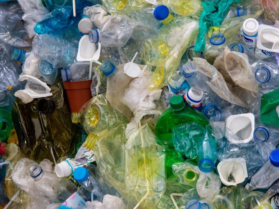 Compuesto químico de microplasticos ligado a cáncer de mama