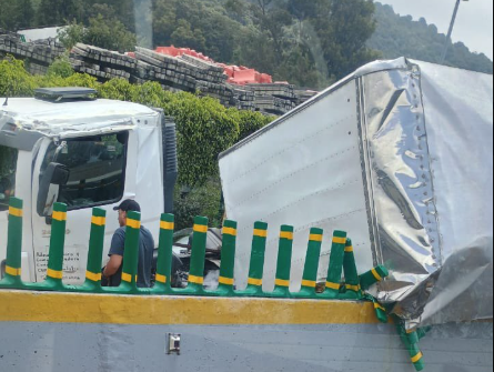 Cerrada la México-Cuernavaca por fuerte accidente de trailer