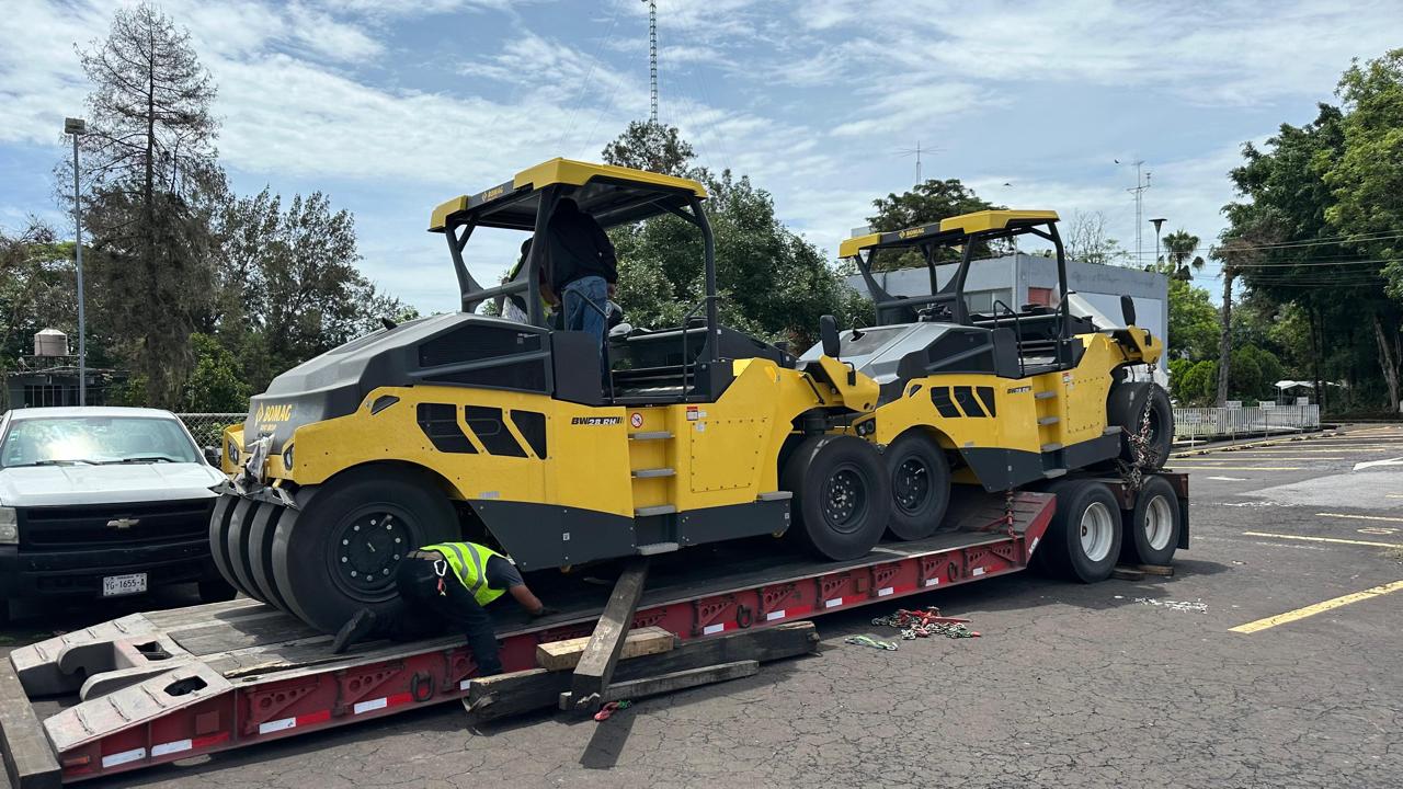 Avanza en la entrega de maquinaria especializada para trenes de pavimentación en estados