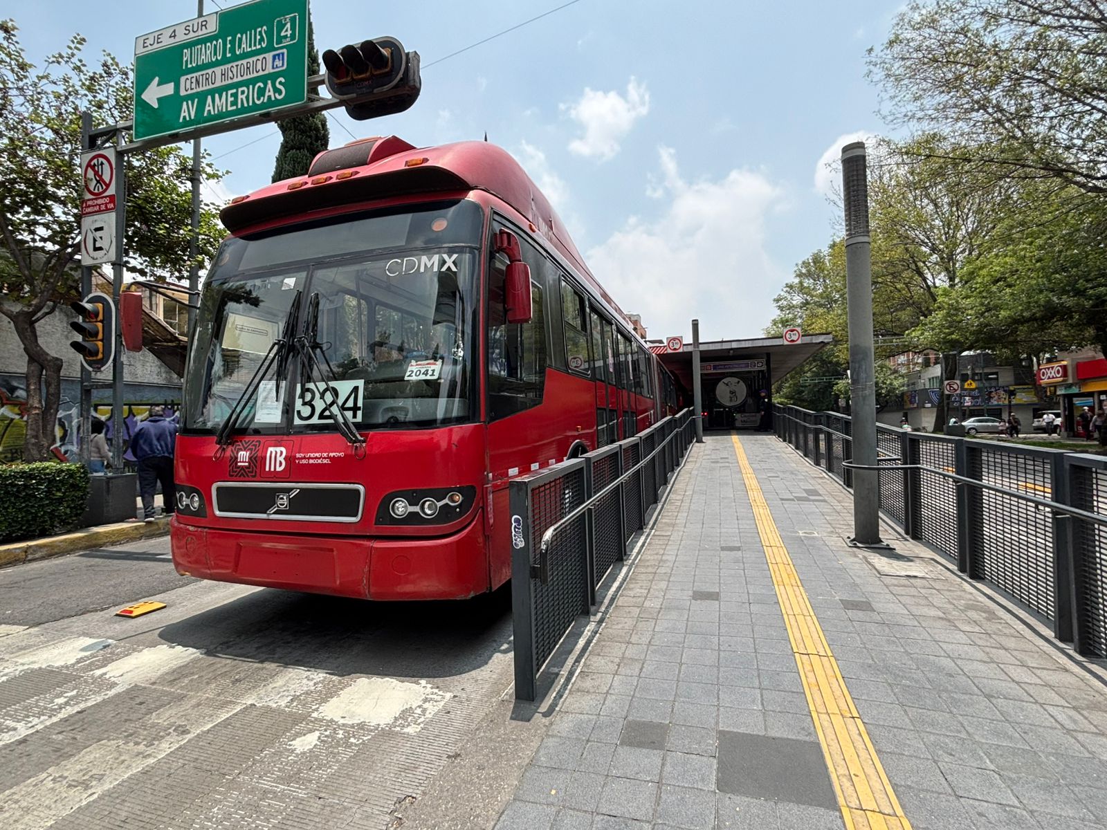 Marchas impiden avance de Metrobús en diferentes líneas