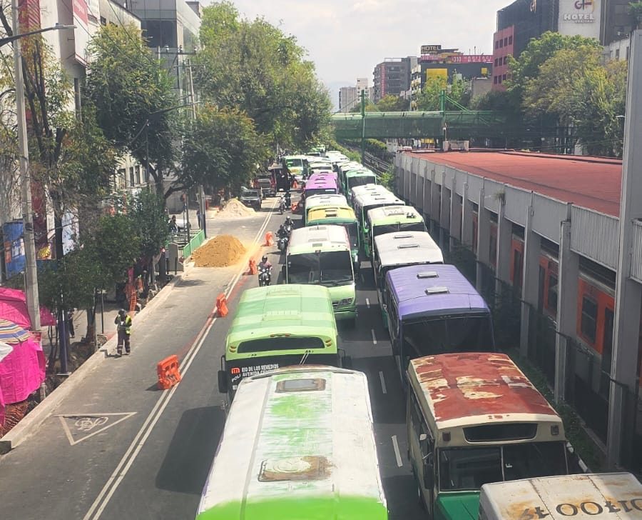 Transportistas colapsan la ciudad para pedir ajuste tarifario