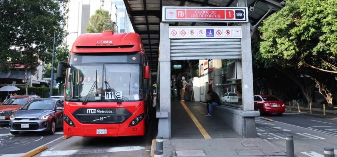 Cambia imagen de estación del Metrobús Ciudad de los Deportes