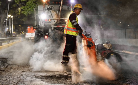 Bacheo nocturno en CDMX ha a tendido más de mil baches
