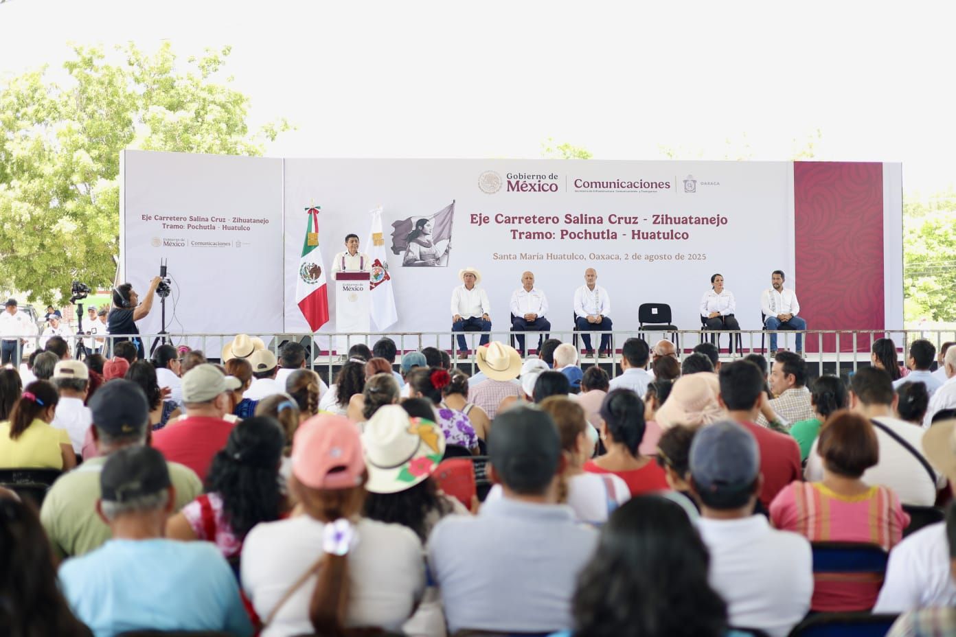 Dan banderazo de inicio de la ampliación del eje carretero Salina Cruz-Zihuatanejo
