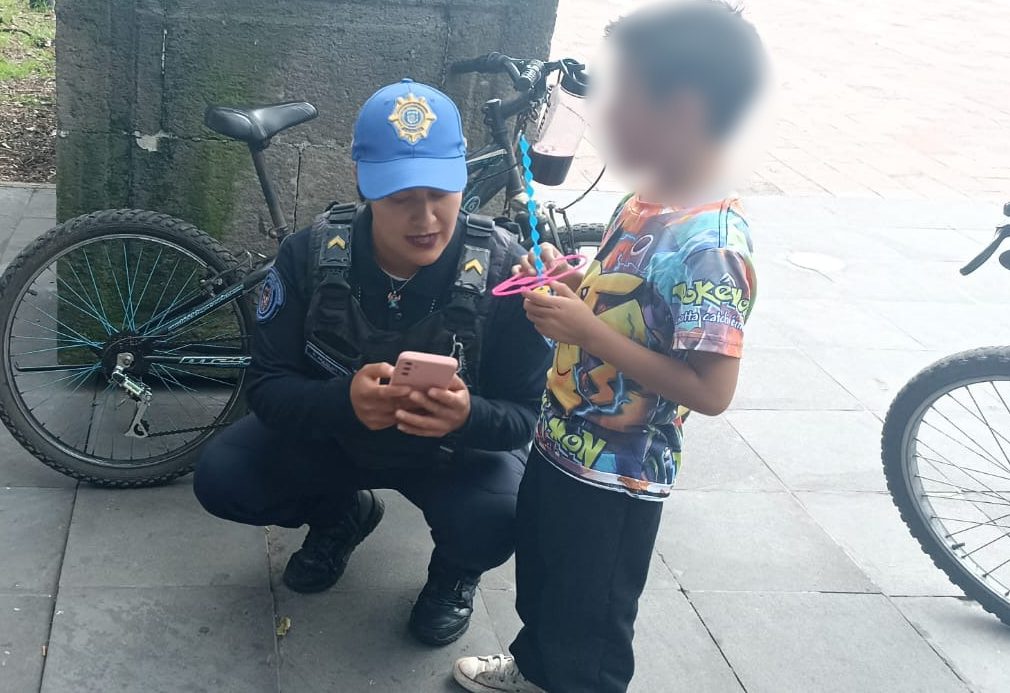 Policía logra reunir a menor de edad con sus familia en Chapultepec