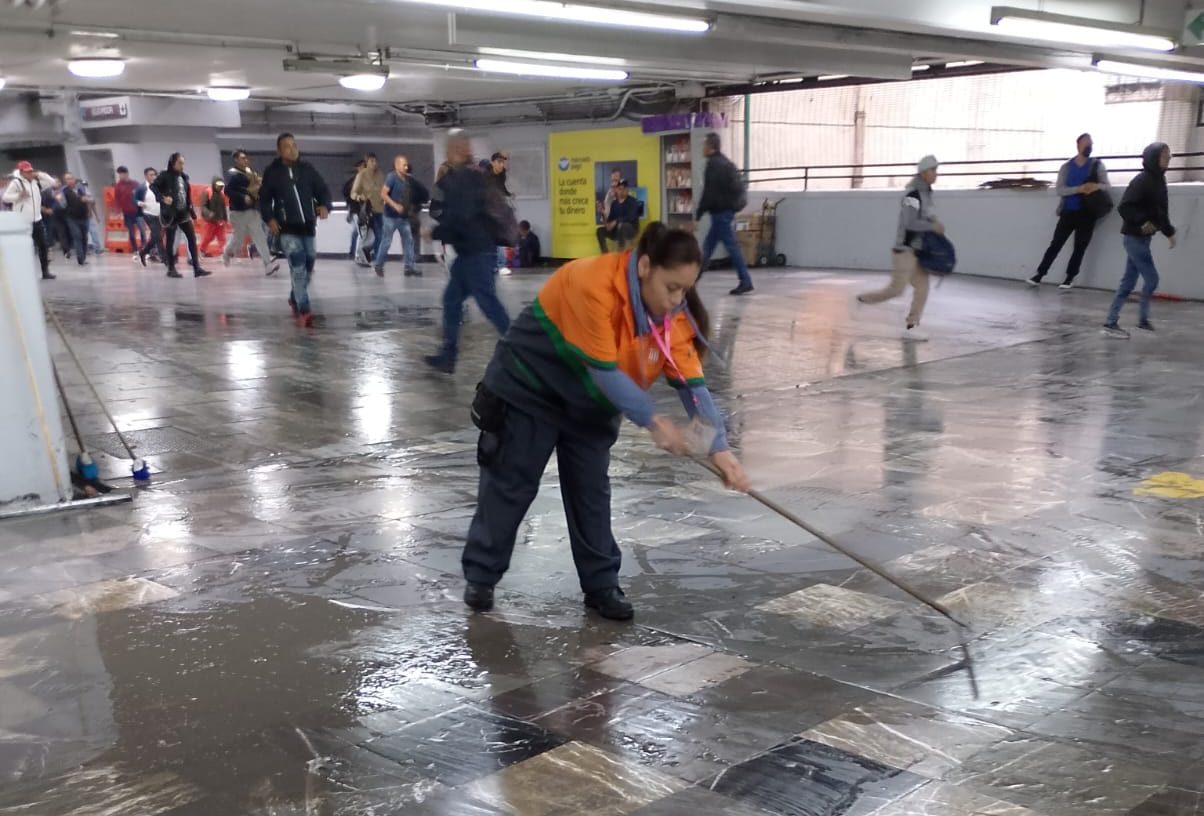 Estaciones del conjunto Metro Pantitlan trabajan sin contratiempo al retirar agua
