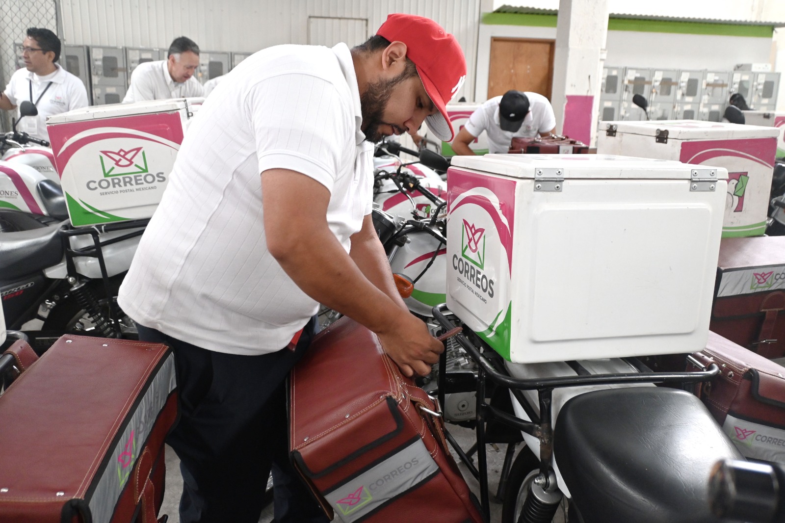 Correos de México reconoce tradición y cultura de las y los carteros
